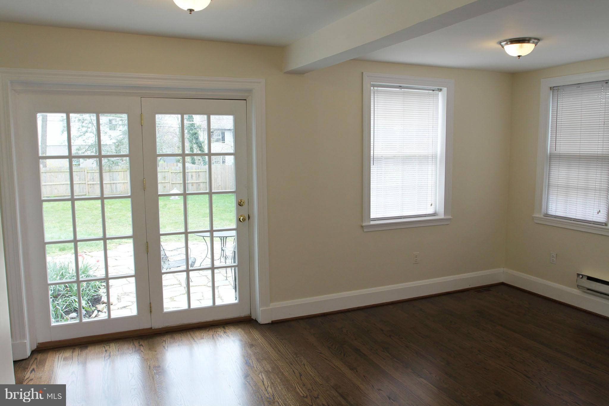 913 Kingston Road Baltimore, MD 21212 - Photo 15 of 30 Sunroom