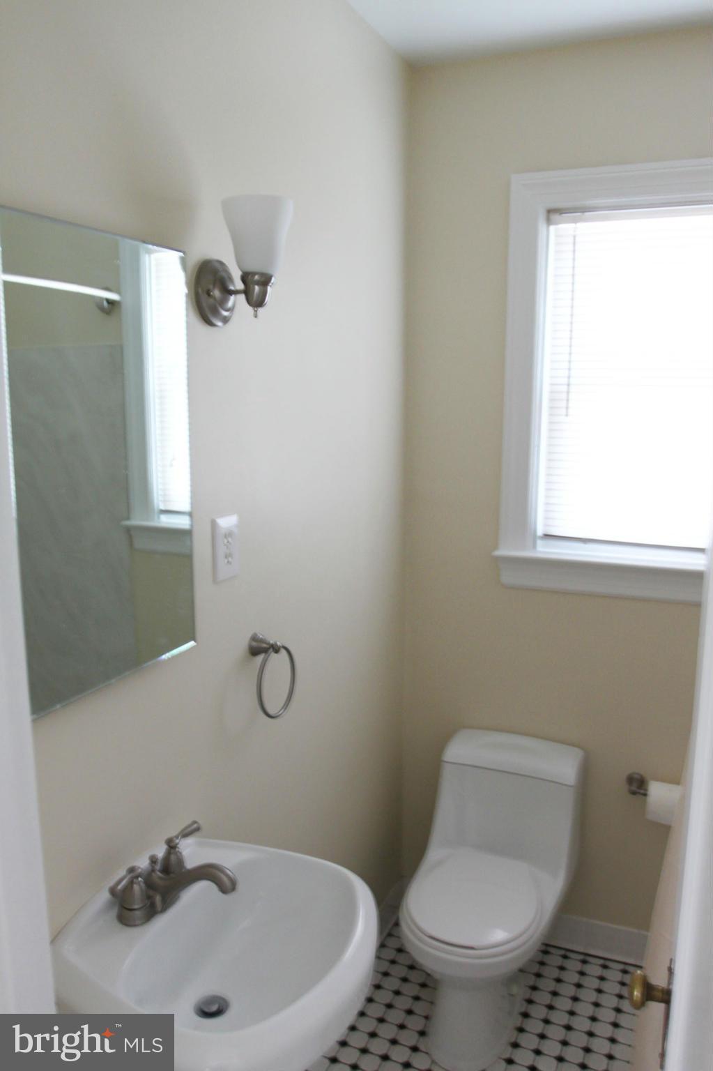 913 Kingston Road Baltimore, MD 21212 - Photo 19 of 30 First Floor Bath