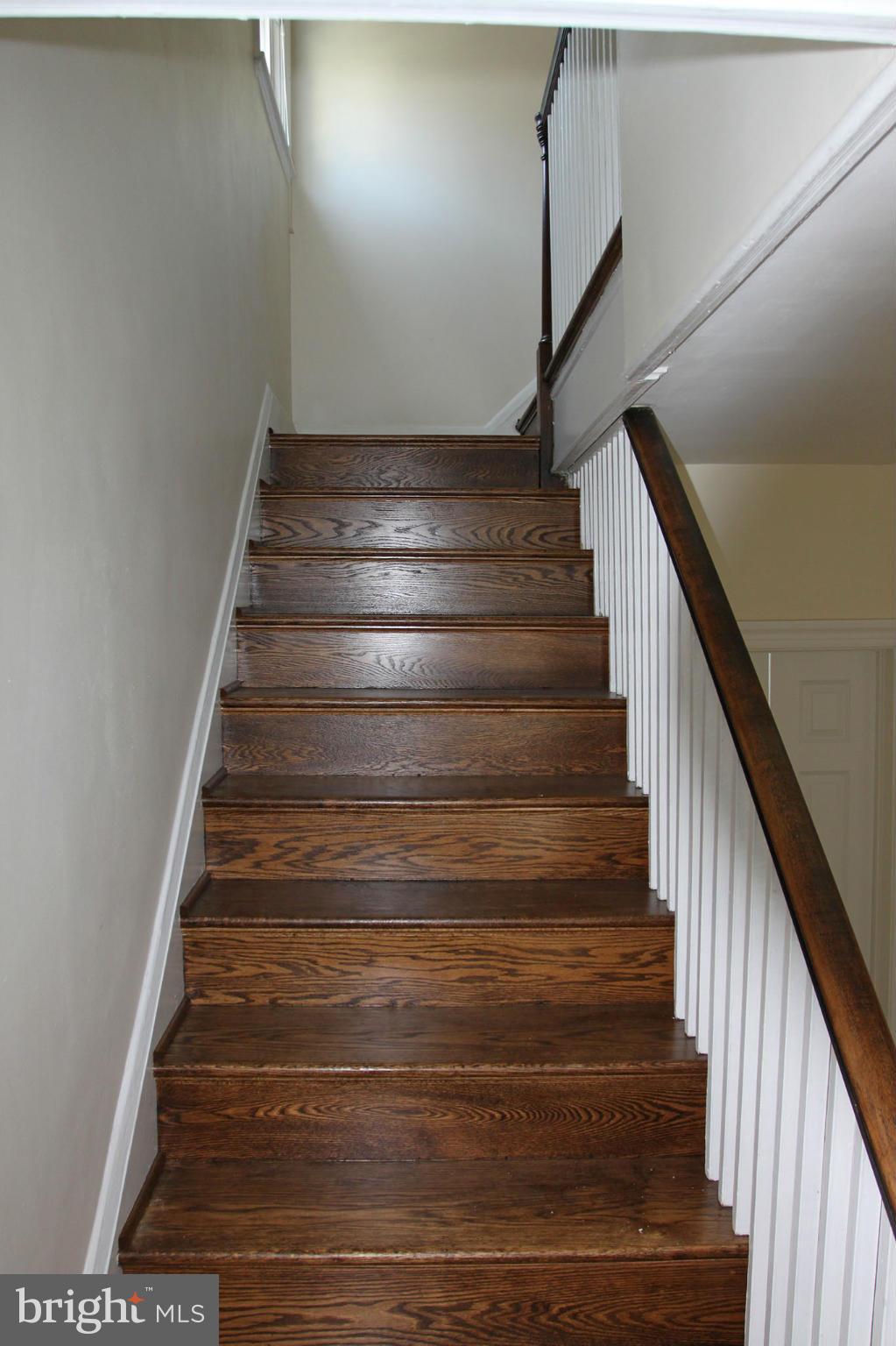 913 Kingston Road Baltimore, MD 21212 - Photo 21 of 30 Staircase