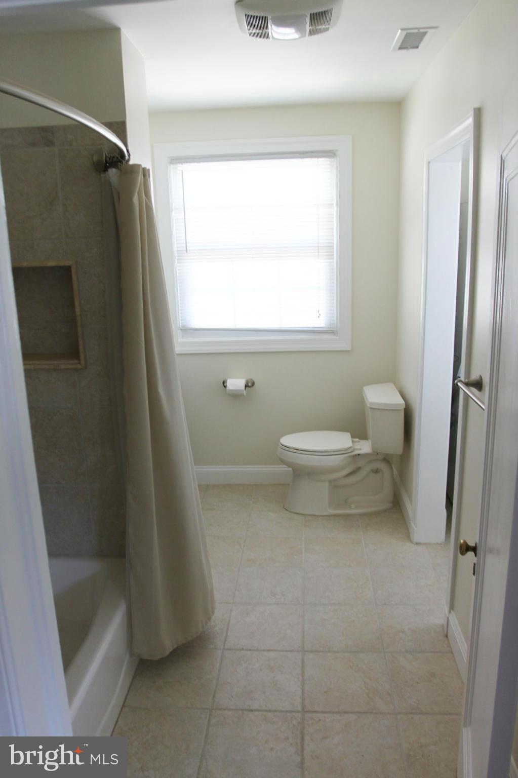 913 Kingston Road Baltimore, MD 21212 - Photo 23 of 30 Upstairs Bath