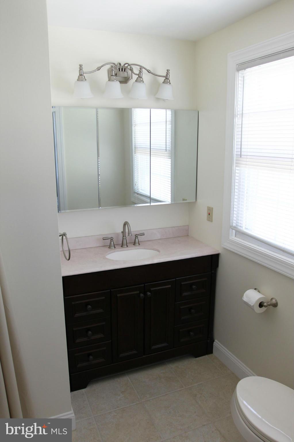 913 Kingston Road Baltimore, MD 21212 - Photo 24 of 30 Upstairs Bath