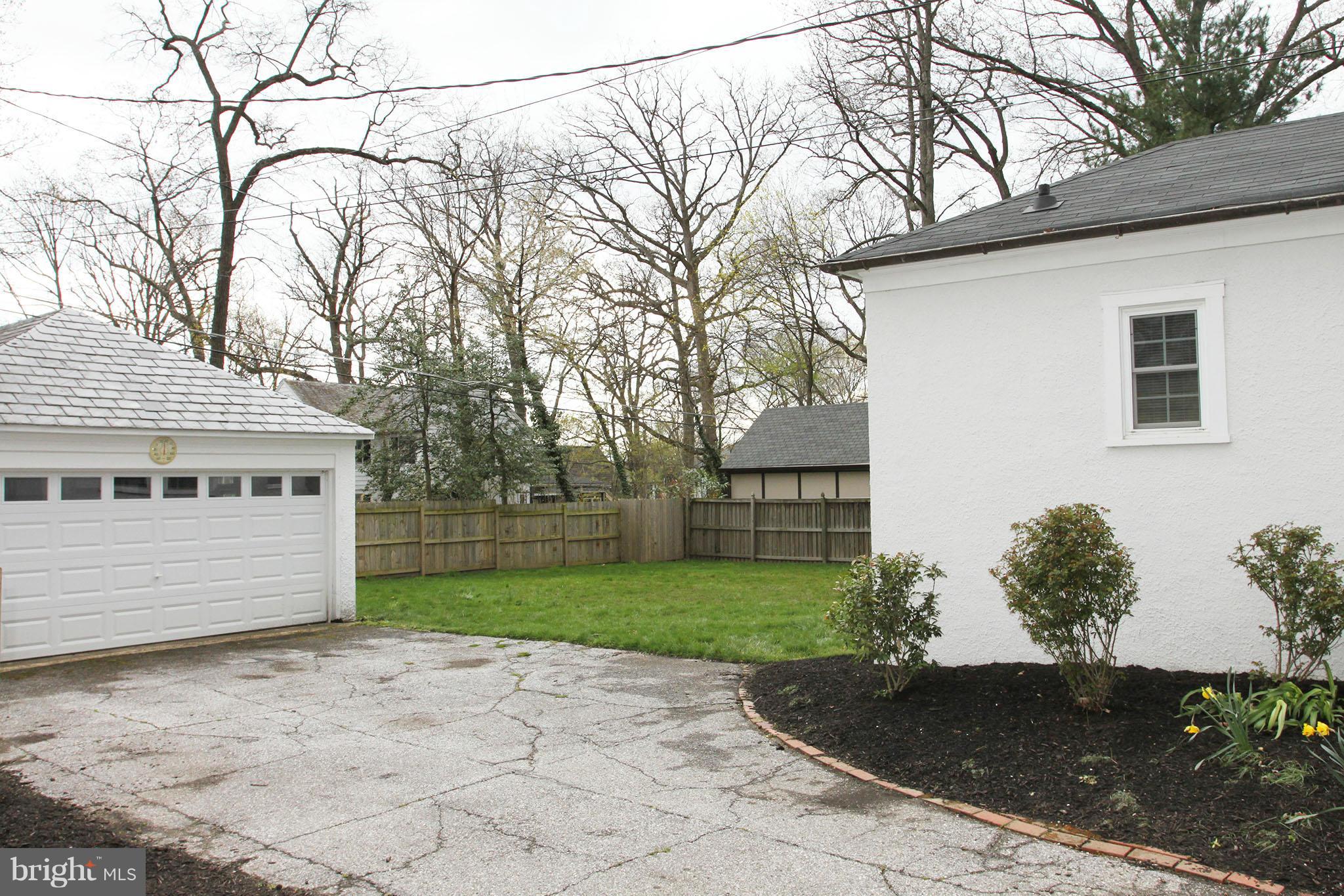 913 Kingston Road Baltimore, MD 21212 - Photo 4 of 30 Garage / Backyard