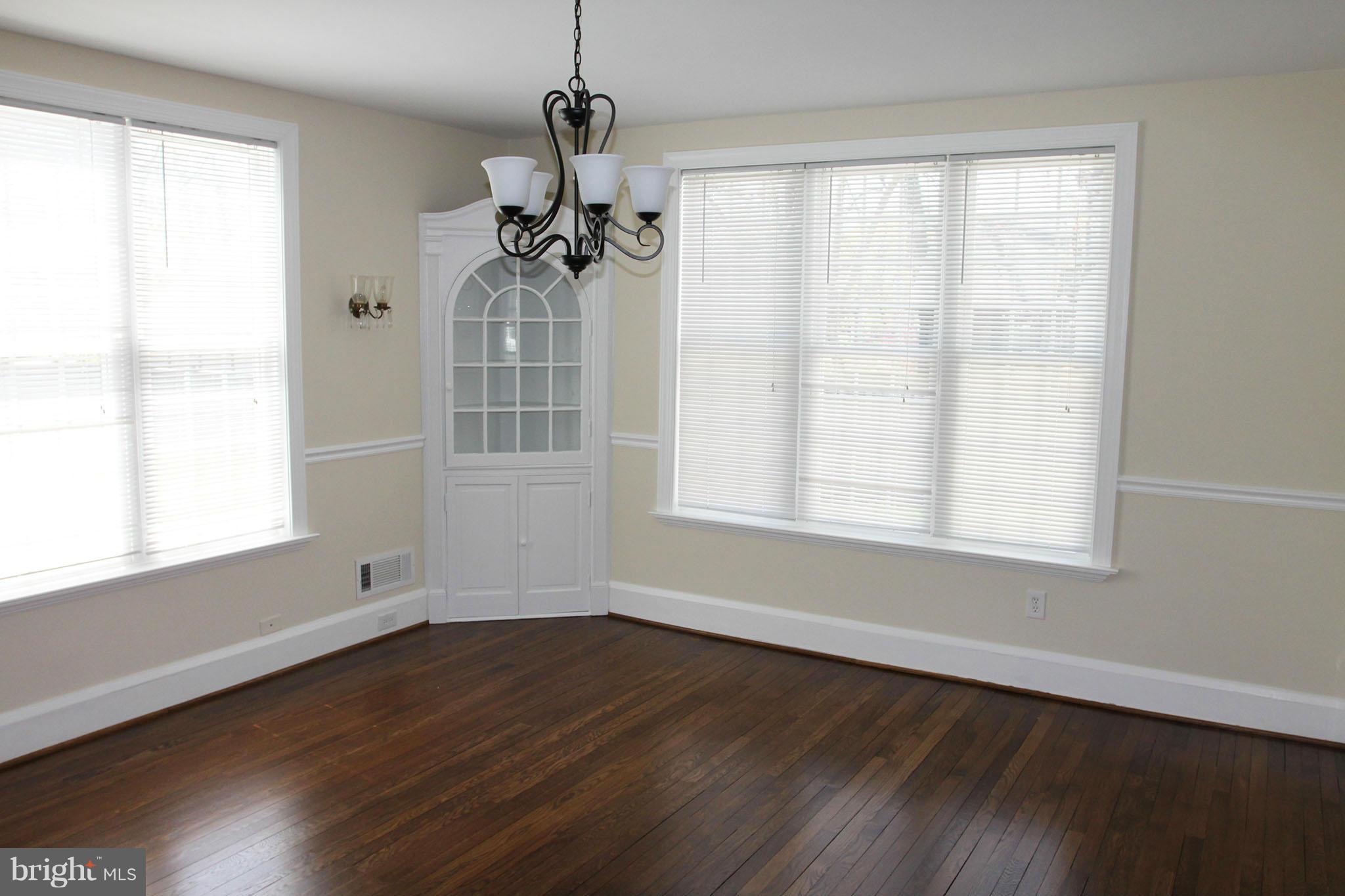913 Kingston Road Baltimore, MD 21212 - Photo 9 of 30 Dining Room