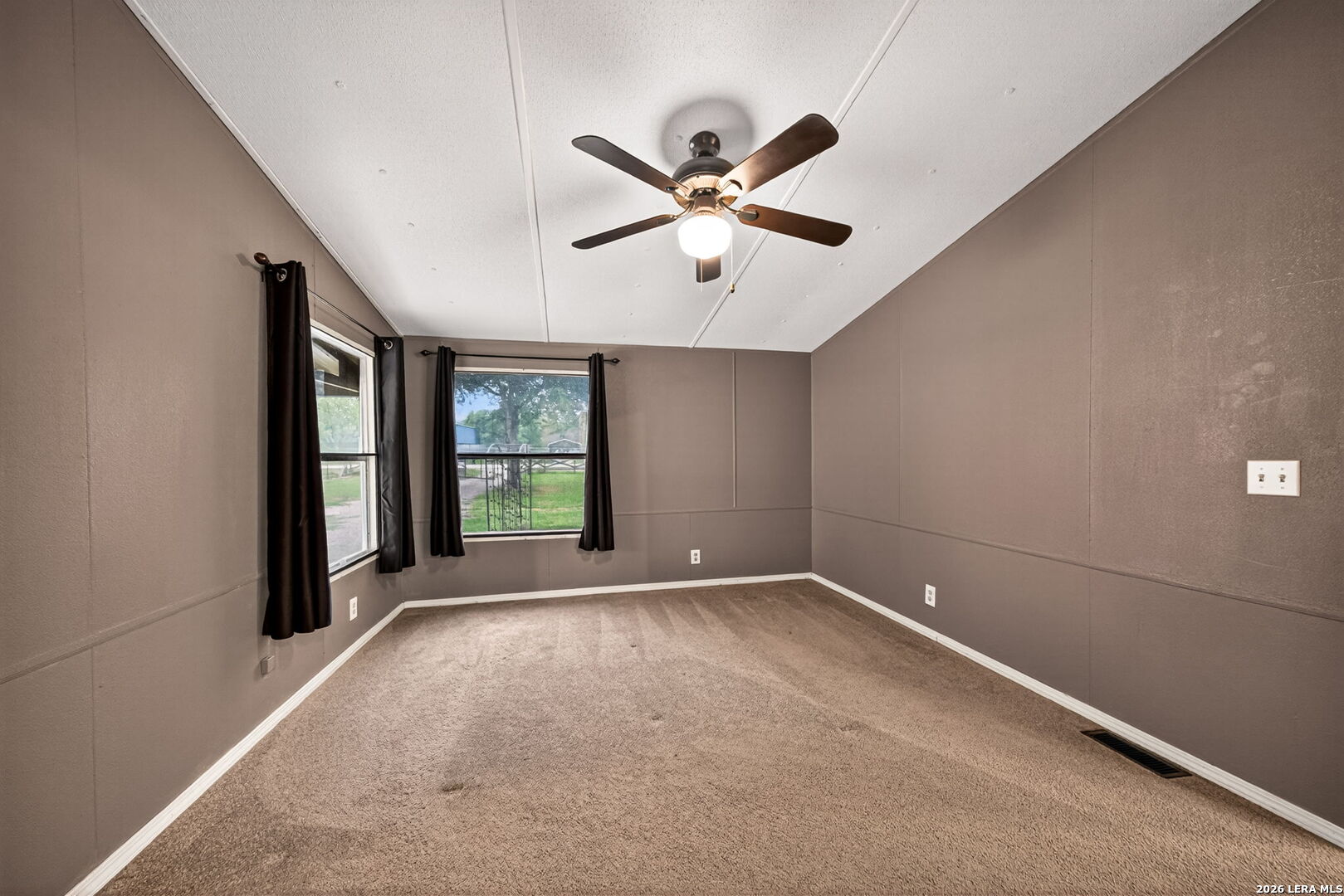147 County Road 6841 Lytle, TX 78052 - Photo 17 of 32