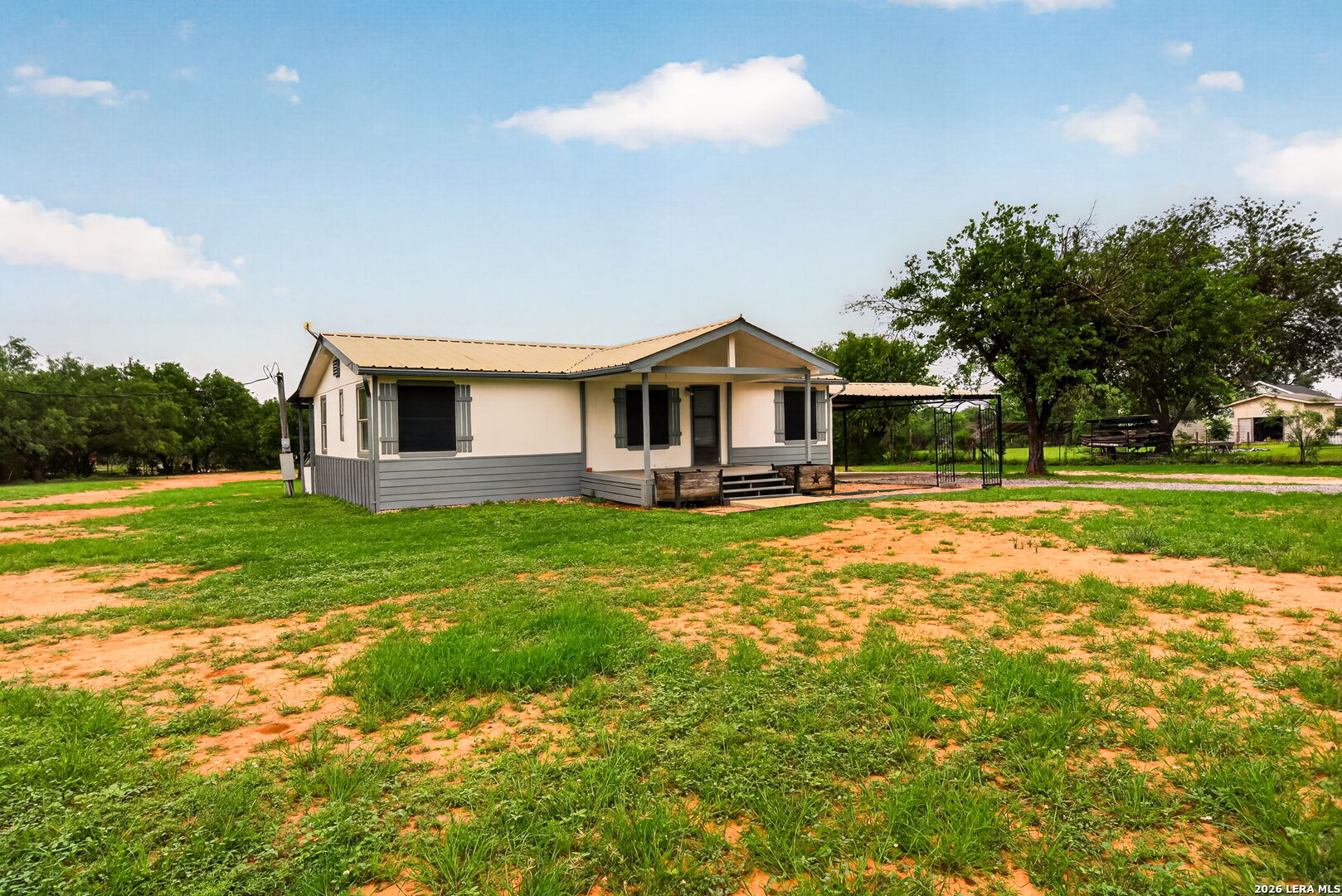 147 County Road 6841 Lytle, TX 78052 - Photo 3 of 32