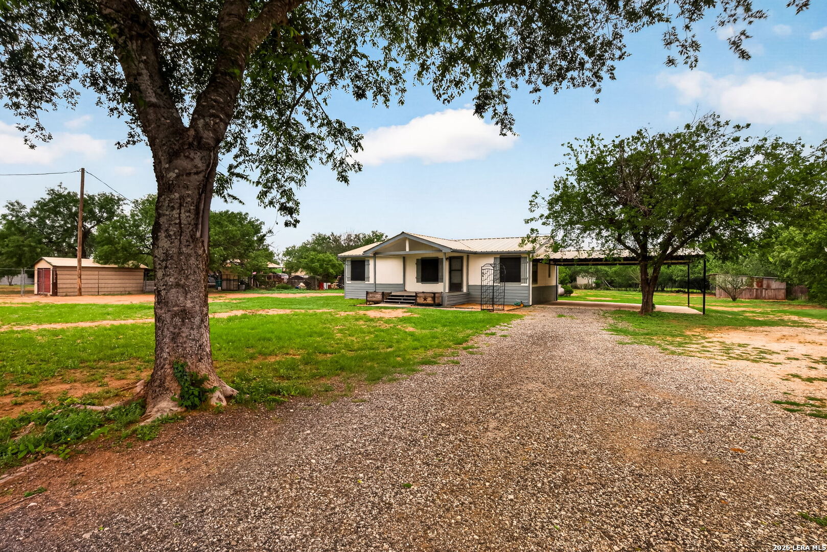 147 County Road 6841 Lytle, TX 78052 - Photo 5 of 32