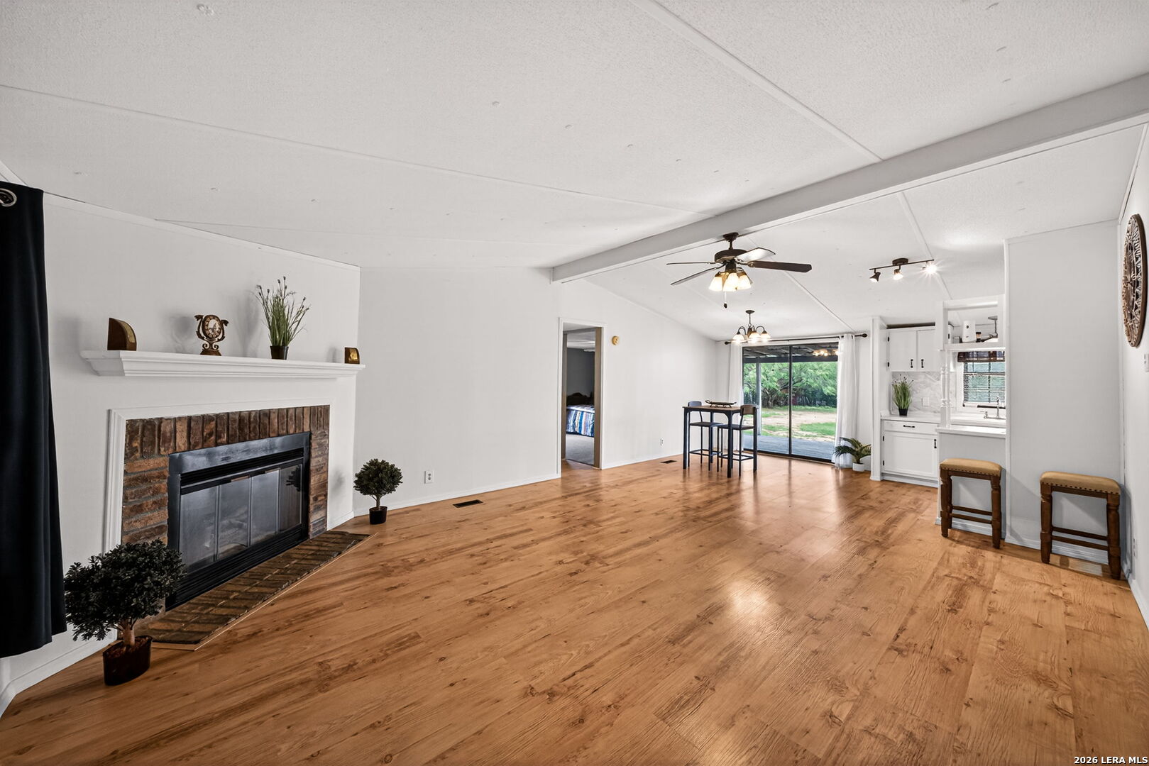 147 County Road 6841 Lytle, TX 78052 - Photo 6 of 32