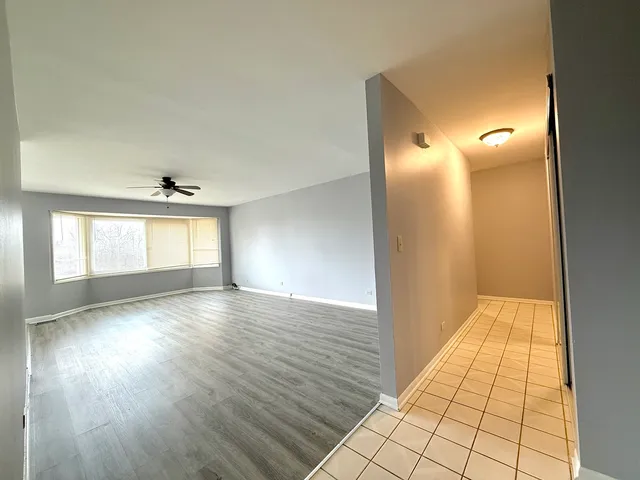 $1,900 | 3108 Roberts Drive, Unit 6, Woodridge, IL 60517