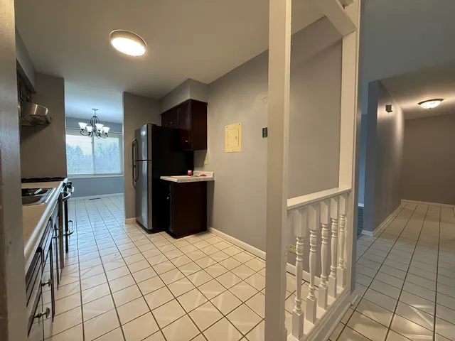 $1,900 | 3108 Roberts Drive, Unit 6, Woodridge, IL 60517