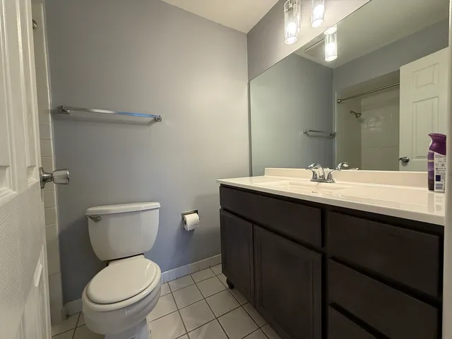 $1,900 | 3108 Roberts Drive, Unit 6, Woodridge, IL 60517