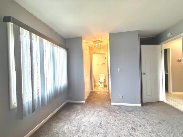 $1,900 | 3108 Roberts Drive, Unit 6, Woodridge, IL 60517