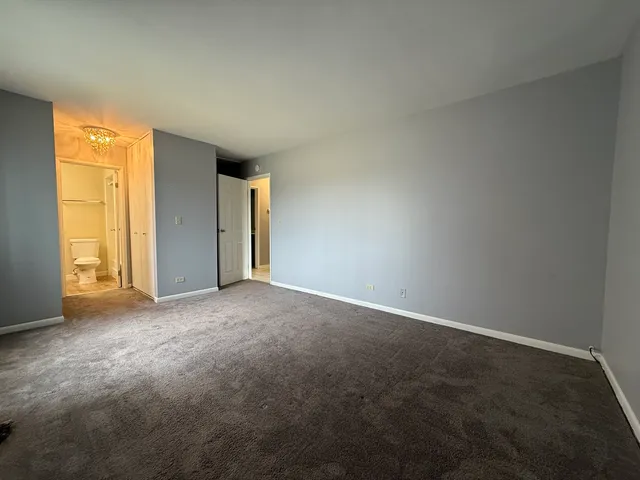 $1,900 | 3108 Roberts Drive, Unit 6, Woodridge, IL 60517