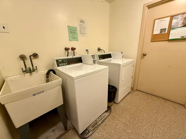 $1,900 | 3108 Roberts Drive, Unit 6, Woodridge, IL 60517