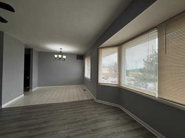 $1,900 | 3108 Roberts Drive, Unit 6, Woodridge, IL 60517