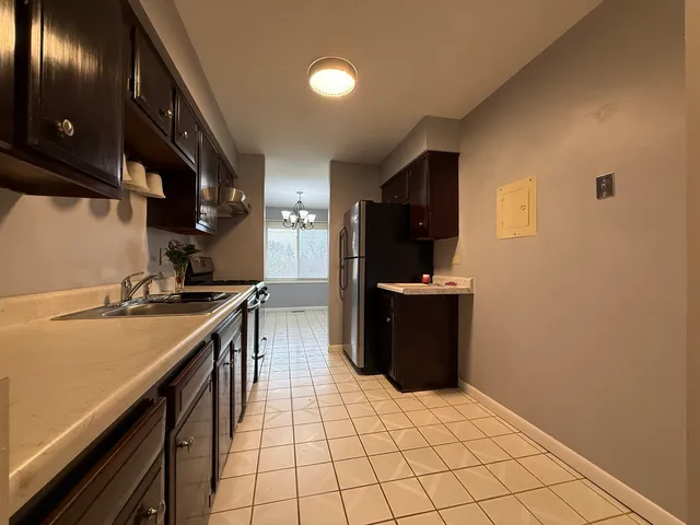 $1,900 | 3108 Roberts Drive, Unit 6, Woodridge, IL 60517