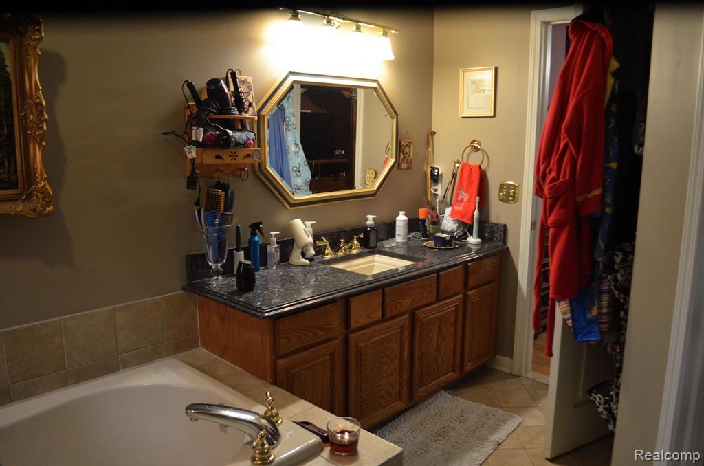 34348 Country Meadow Road Chesterfield, MI 48047 - Photo 12 of 20