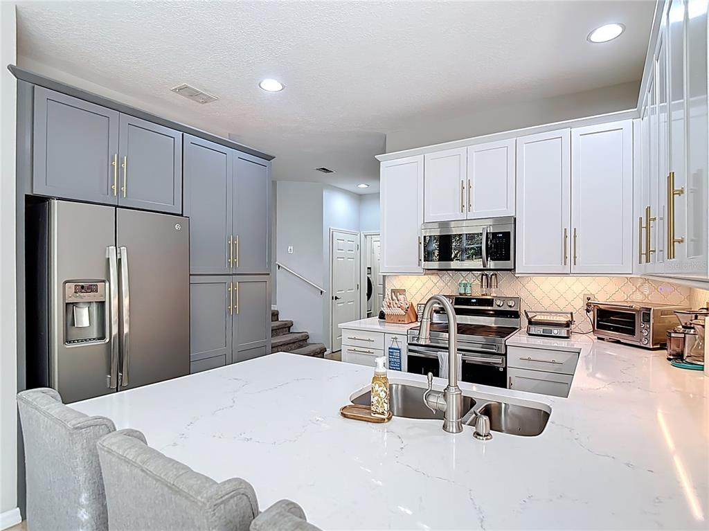 8123 Stone Path Way Tampa, FL 33647 - Photo 3 of 59