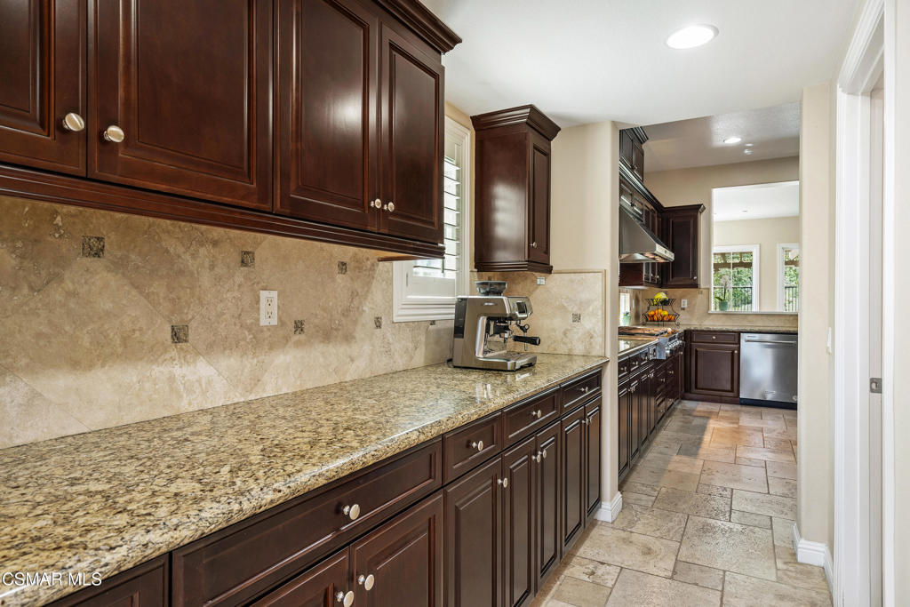 7375 Elk Run Way Moorpark, CA 93021 - Photo 16 of 46