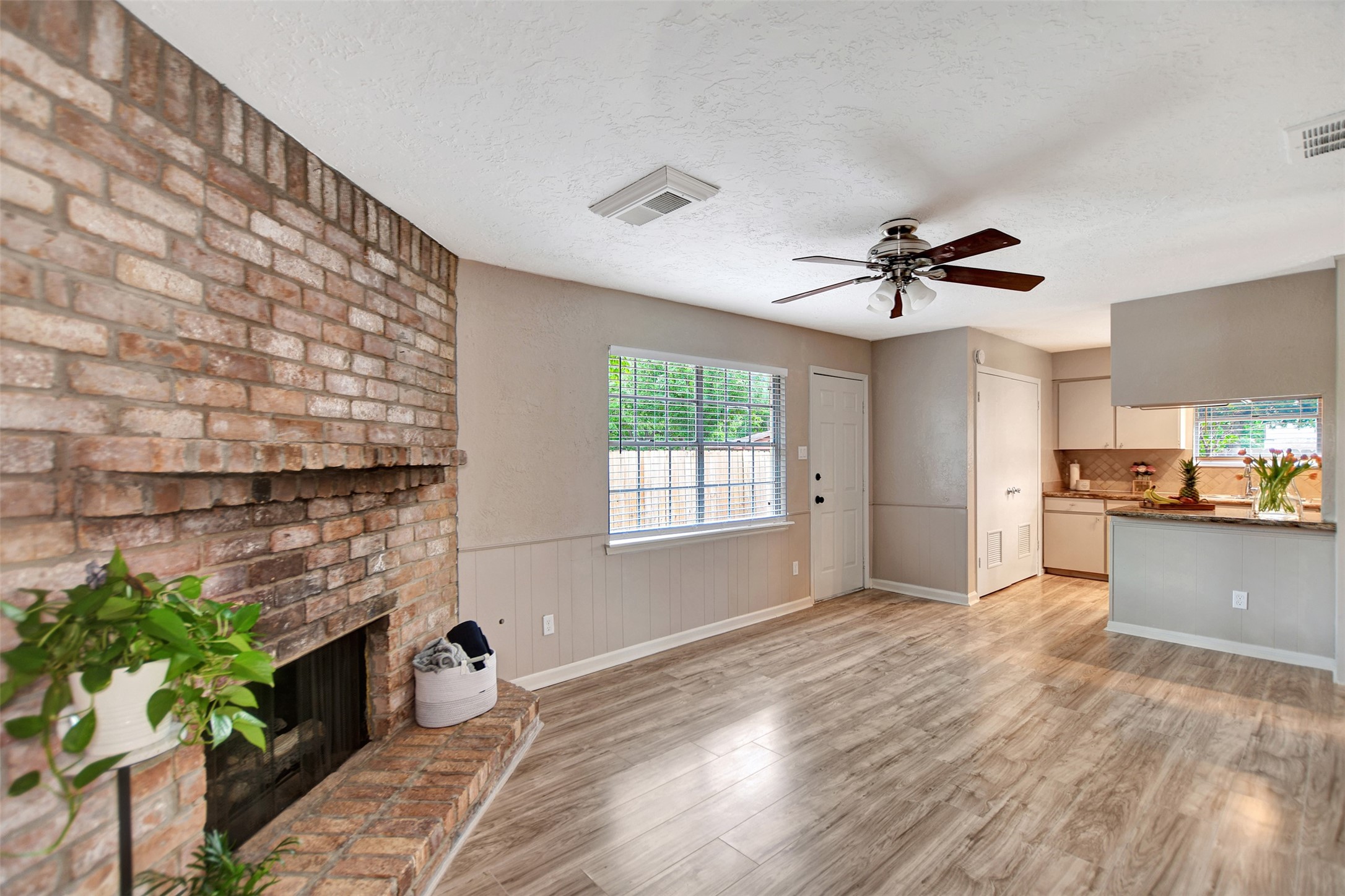 3826 Willow Springs Lane, Unit 3826 Houston, TX 77080 - Photo 23 of 43 a view of a kitchen and an empty room