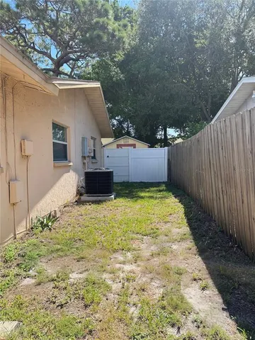 $1,500 | 813 Lake Palms Drive, Largo, FL 33771