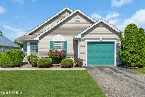 $2,700 | 3178 Dillon Lane, Toms River, NJ 08755
