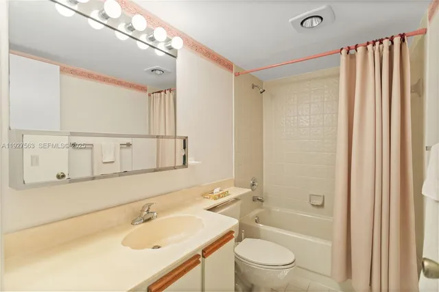 $229,900 | 190 Southeast 5th Avenue, Unit 202, Dania Beach, FL 33004