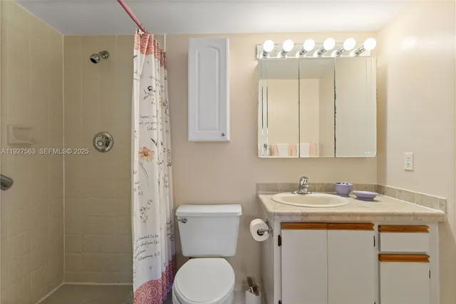 $229,900 | 190 Southeast 5th Avenue, Unit 202, Dania Beach, FL 33004