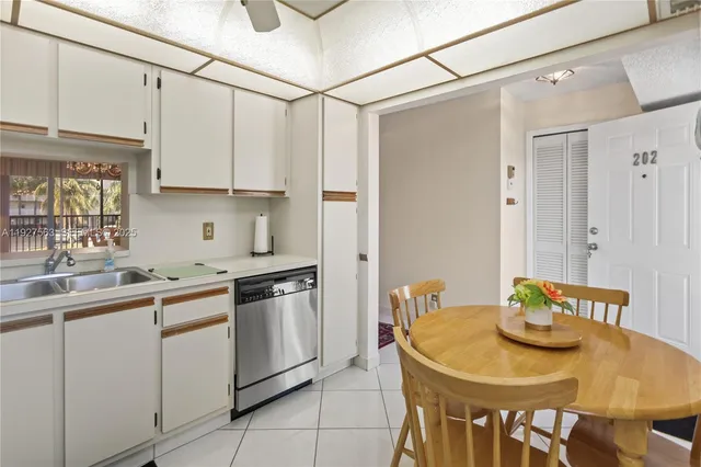 $229,900 | 190 Southeast 5th Avenue, Unit 202, Dania Beach, FL 33004