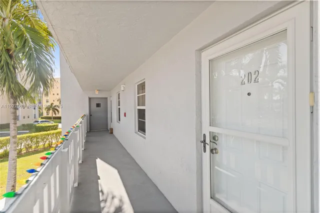 $229,900 | 190 Southeast 5th Avenue, Unit 202, Dania Beach, FL 33004