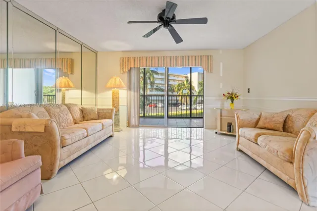 $229,900 | 190 Southeast 5th Avenue, Unit 202, Dania Beach, FL 33004