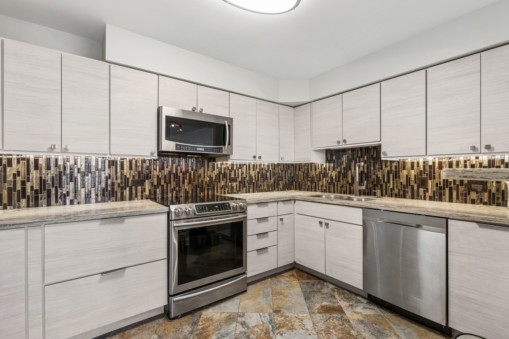 6007 North Sheridan Road, Unit 9E Chicago, IL 60660 - Photo 7 of 20