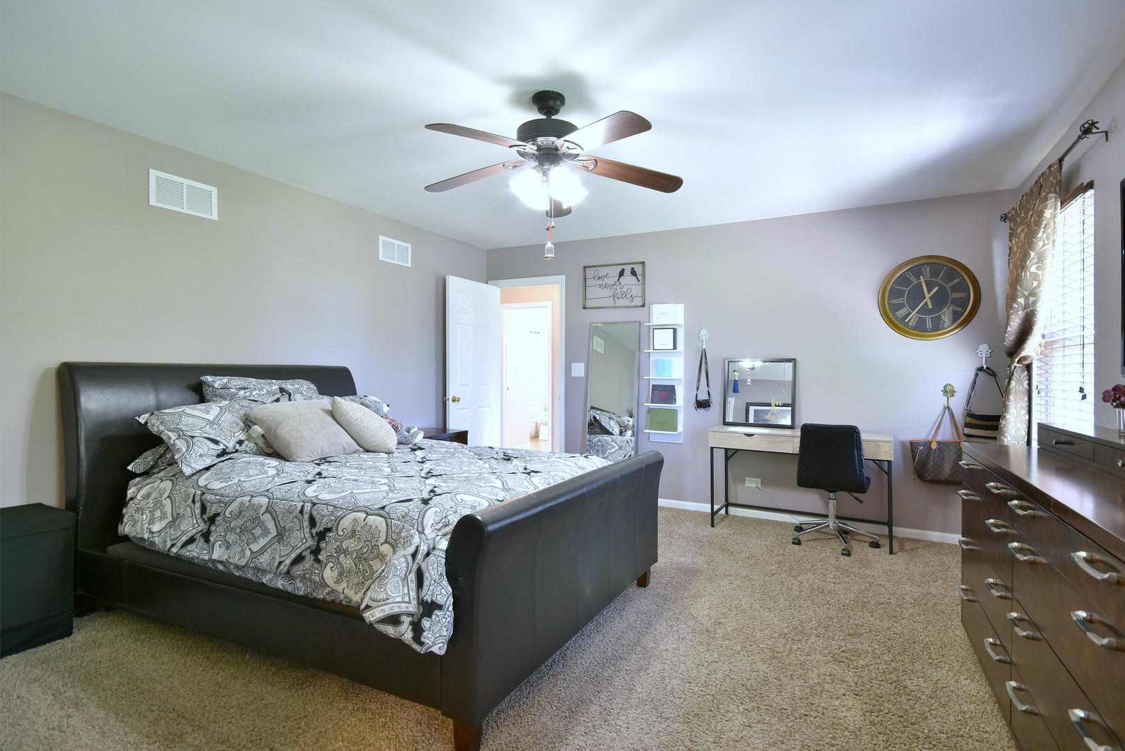 1955 Colonial Street Aurora, IL 60503 - Photo 13 of 32