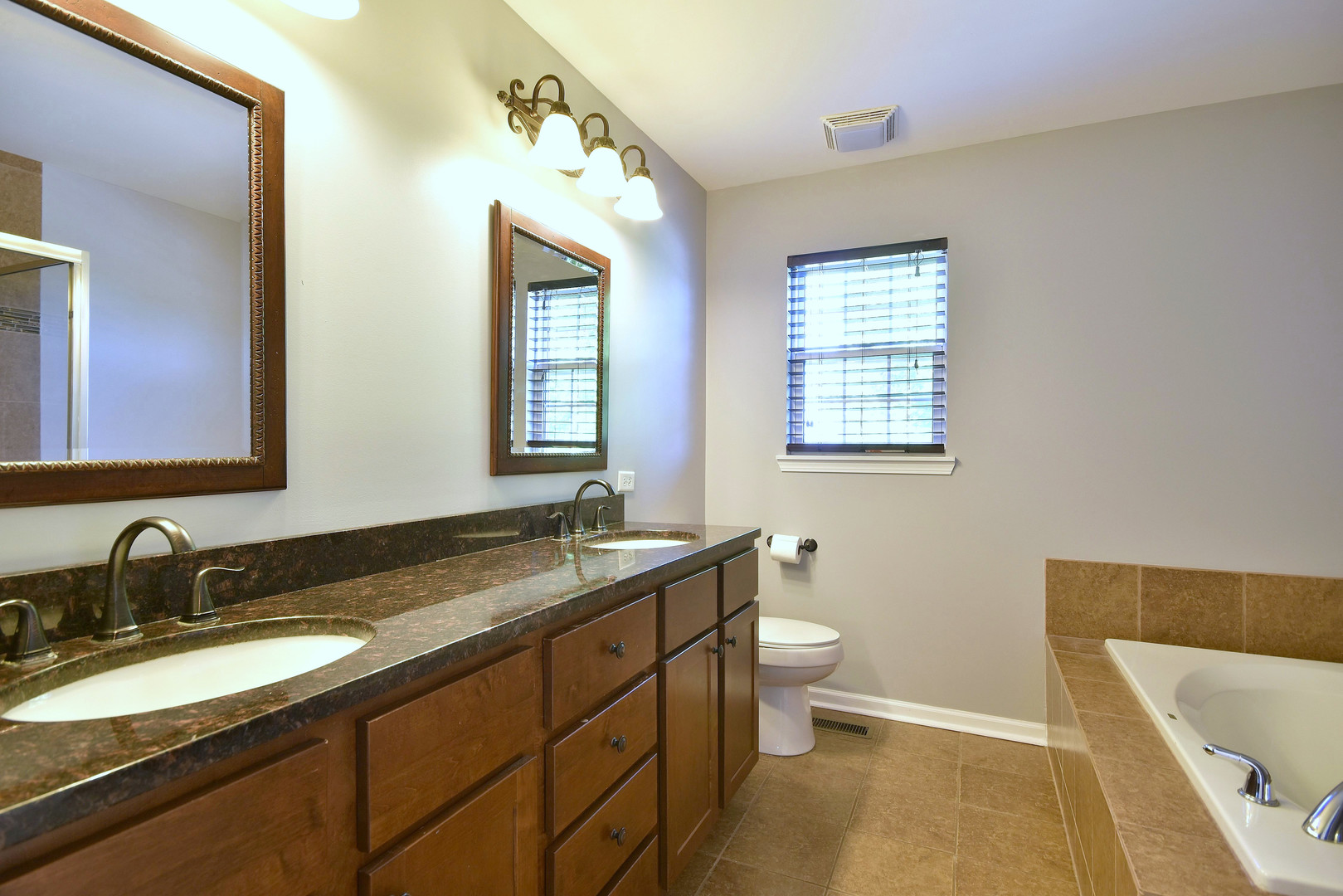 1955 Colonial Street Aurora, IL 60503 - Photo 15 of 32