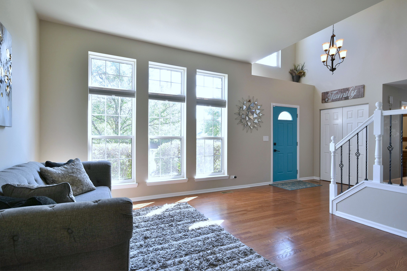 1955 Colonial Street Aurora, IL 60503 - Photo 4 of 32