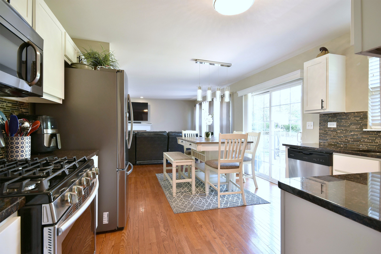 1955 Colonial Street Aurora, IL 60503 - Photo 7 of 32