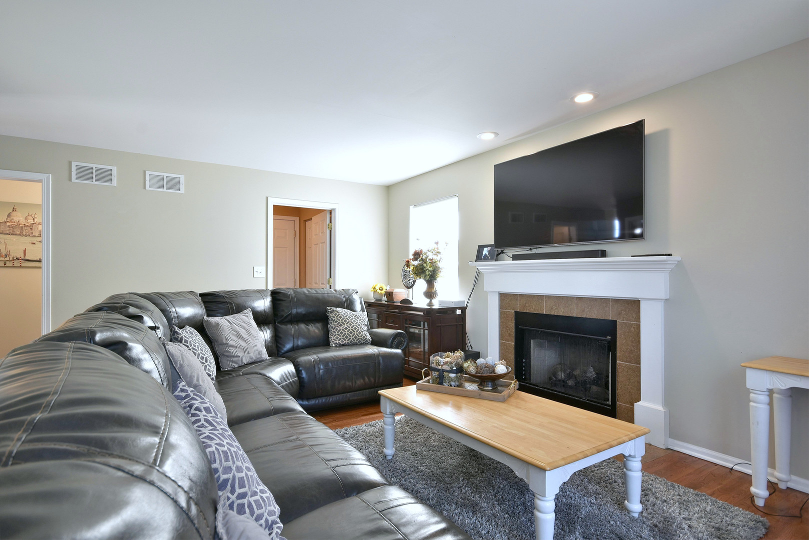 1955 Colonial Street Aurora, IL 60503 - Photo 10 of 32