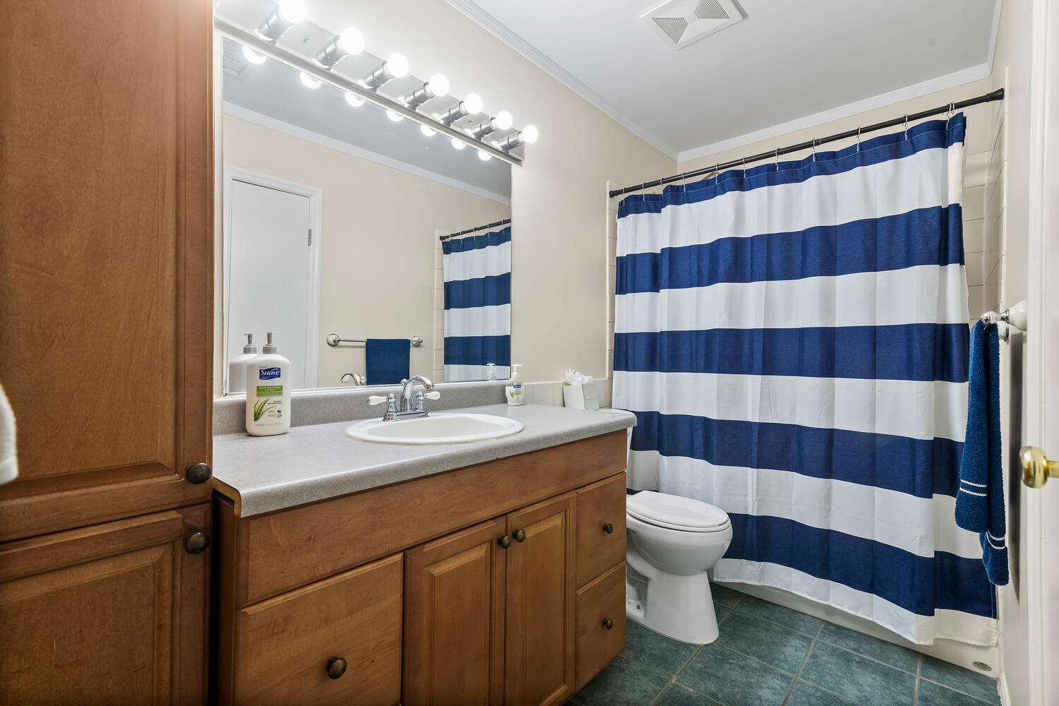 5212 Adams Road Delray Beach, FL 33484 - Photo 23 of 34 Guest Bath