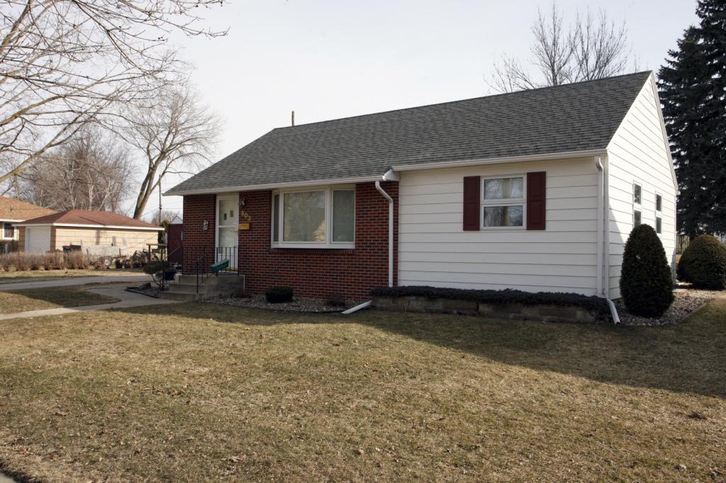 803 17th Street Southwest Austin, MN 55912 - Photo 1 of 1 Gallery Image 1