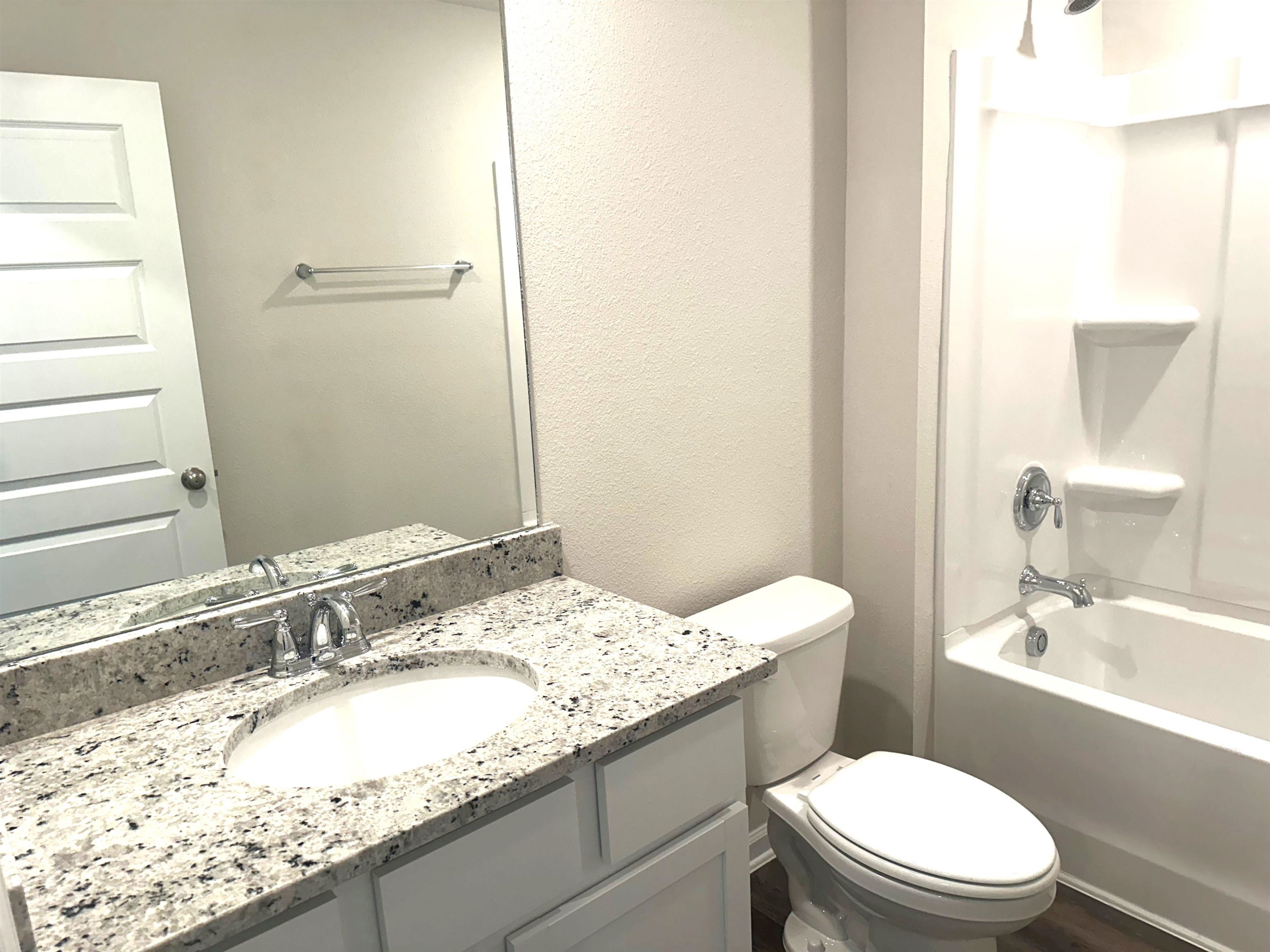 1243 Hayward Loop Foley, AL 36535 - Photo 18 of 32 Bathroom