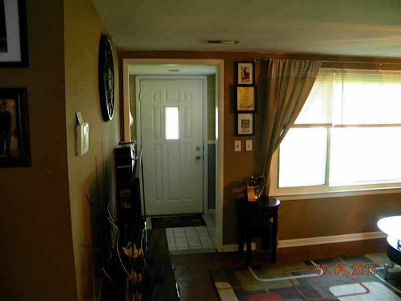 10045 Edgewood Road Brownsburg, IN 46112 - Photo 3 of 24