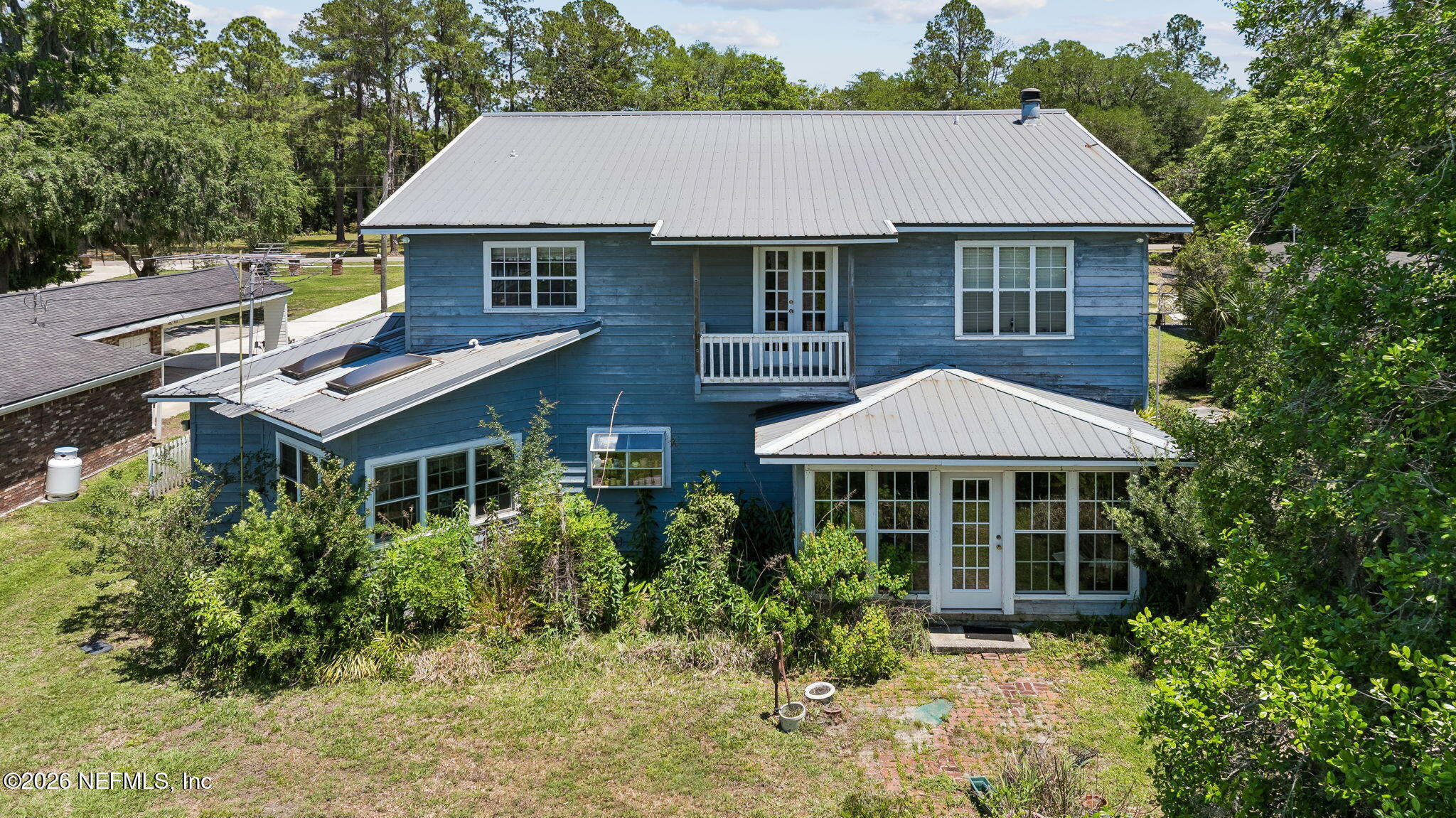 7430 Southwest County Road 18 Hampton, FL 32044 - Photo 52 of 72 a front view of a house with yard and green space