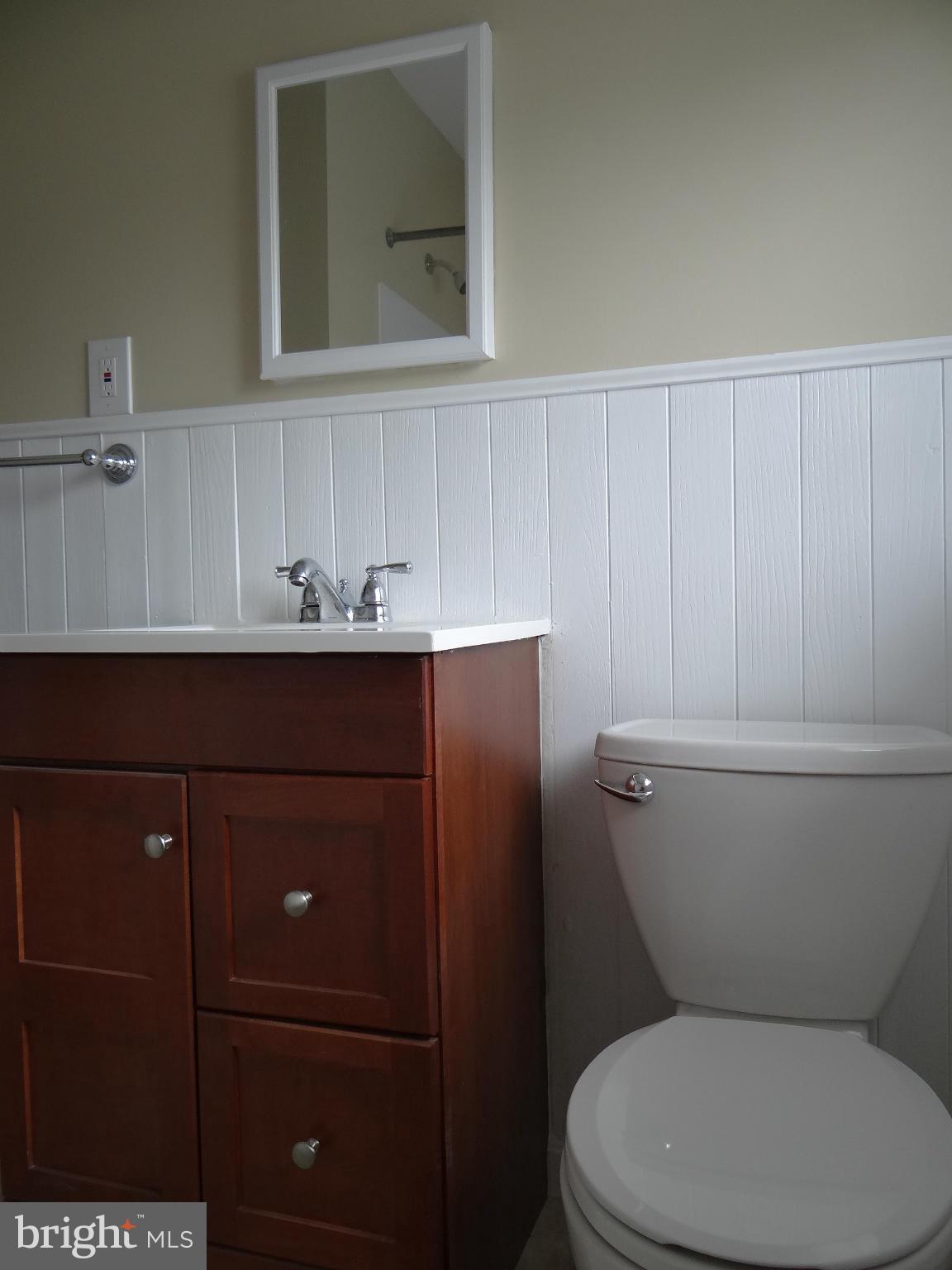 3315 North Point Road Baltimore, MD 21222 - Photo 11 of 15 Bath
