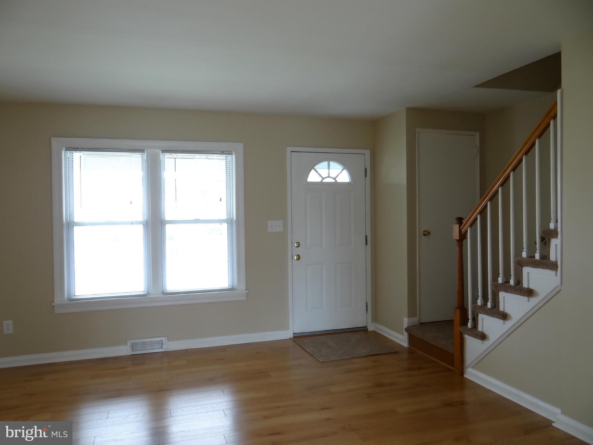 3315 North Point Road Baltimore, MD 21222 - Photo 3 of 15 Living Room
