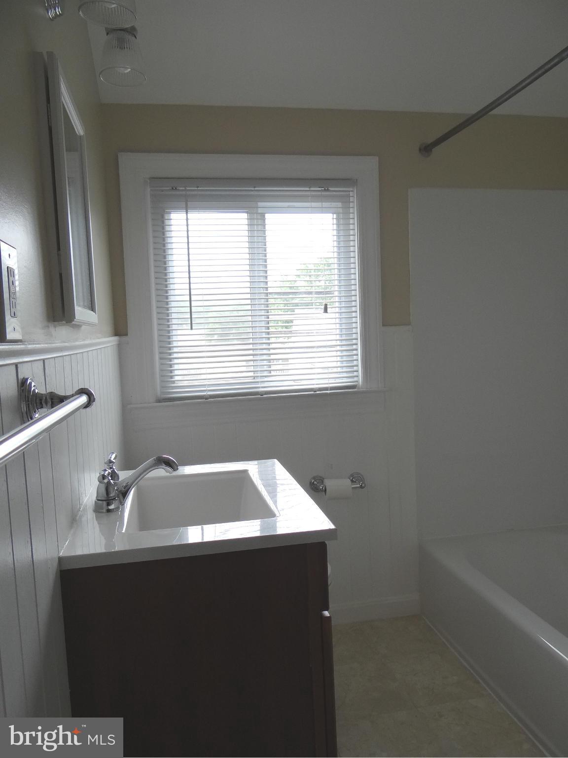 3315 North Point Road Baltimore, MD 21222 - Photo 10 of 15 Bath