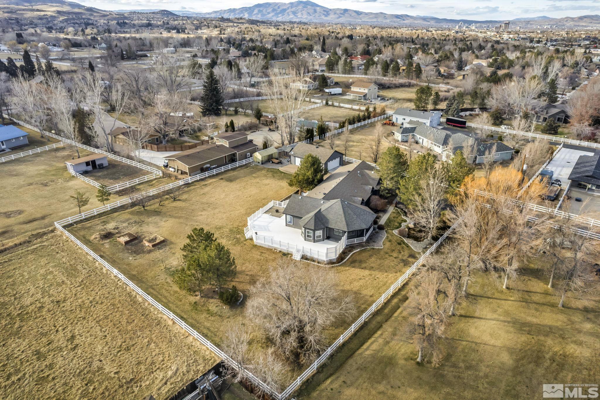 9811 Dixon Lane Reno, NV 89511 - Photo 4 of 40 a view of a city