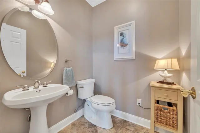 an aerial view of a house with swimming pool a yard and lake view