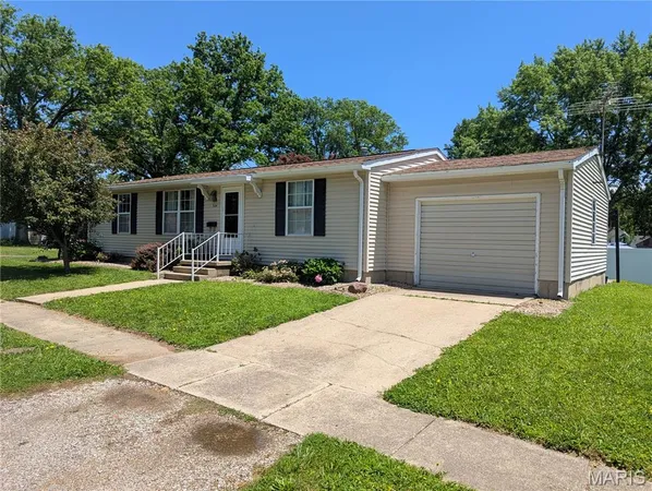 $185,000 | 304 Charles Avenue, Greenville, IL 62246