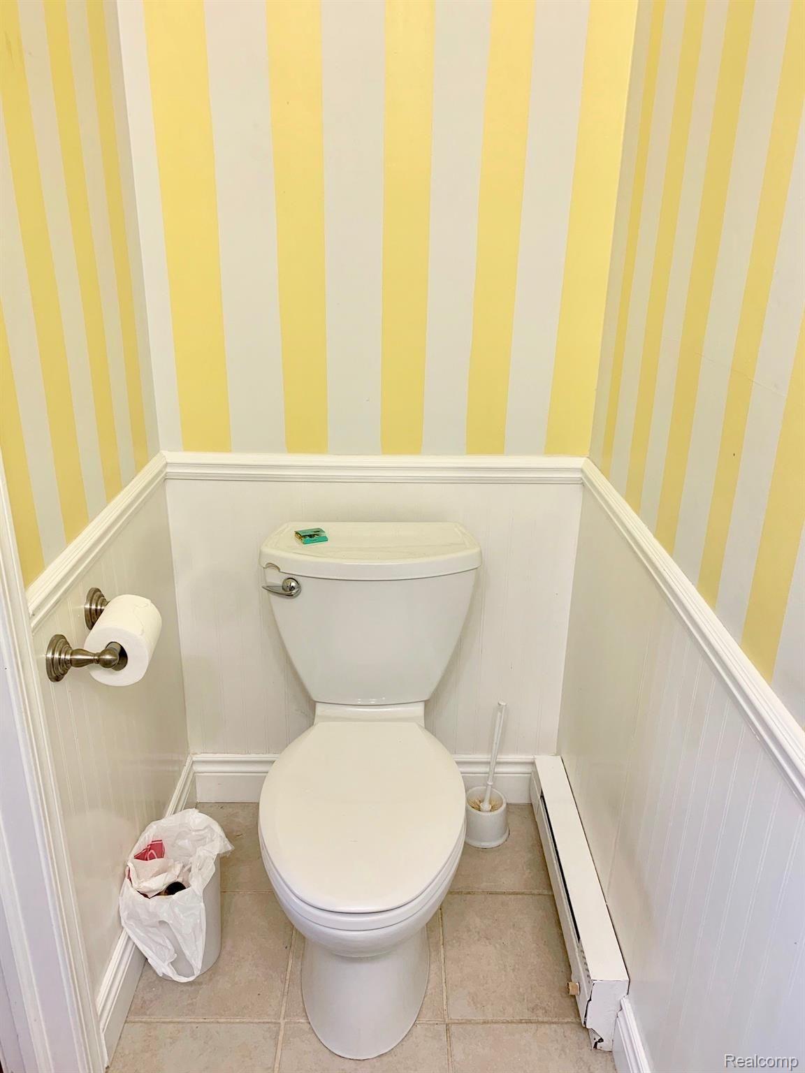 14114 Torrey Road Fenton, MI 48430 - Photo 20 of 82 halfbath2.jpeg