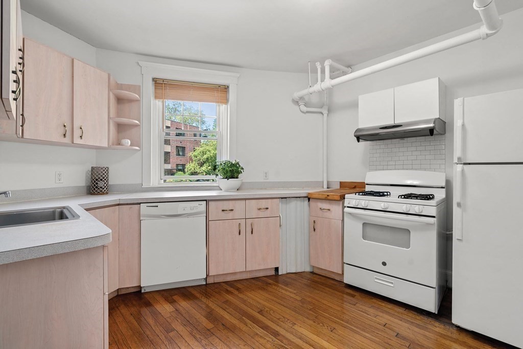 576 Washington Street, Unit 7 Brookline, MA 02446 - Photo 6 of 16