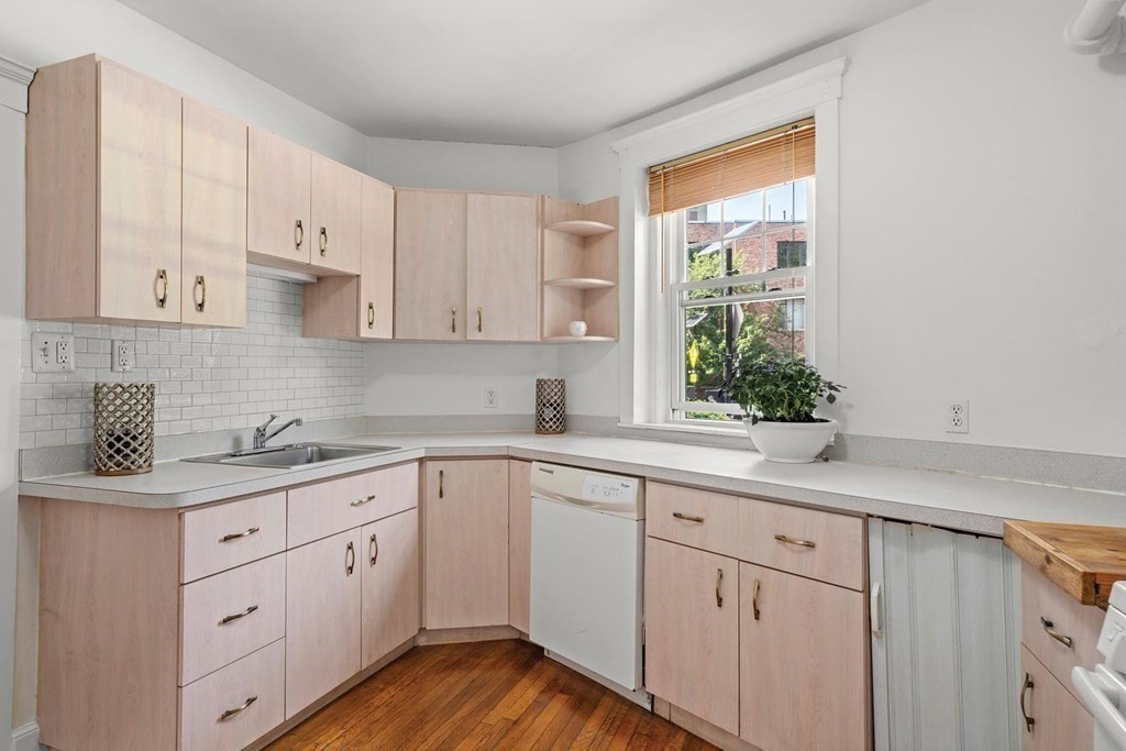 576 Washington Street, Unit 7 Brookline, MA 02446 - Photo 7 of 16